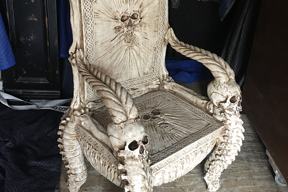 skull-chair-moving